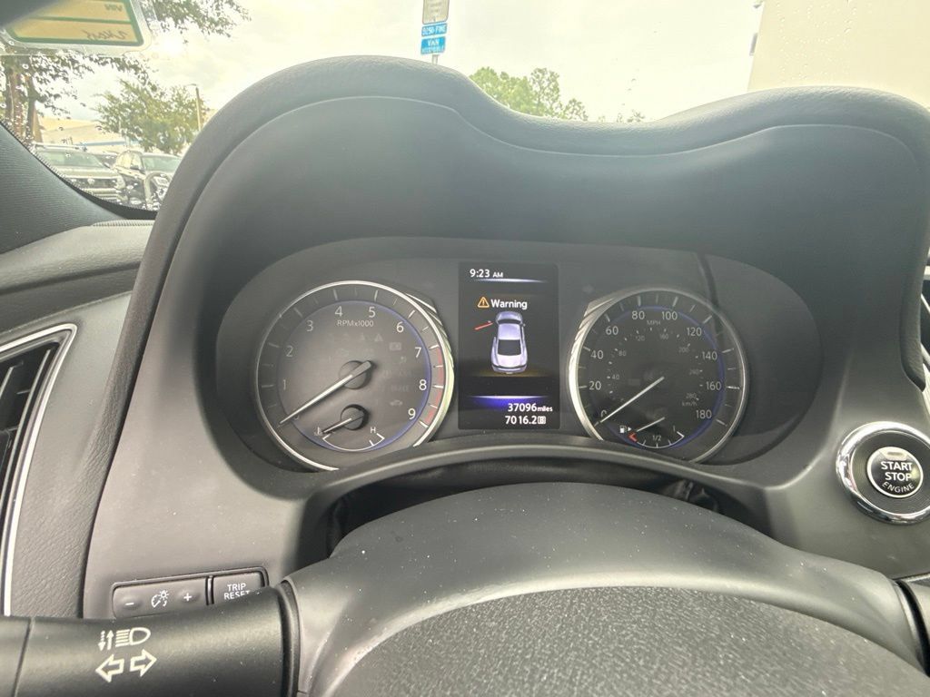 Used 2019 INFINITI Q60 3.0t Luxe w/ Cargo Package RWD image 15