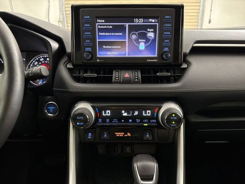 Used 2021 Toyota RAV4 XLE Premium image 15