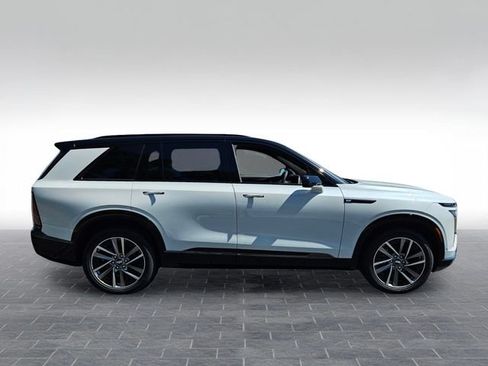 New 2027 Cadillac Vistiq Sport AWD/4WD image 4