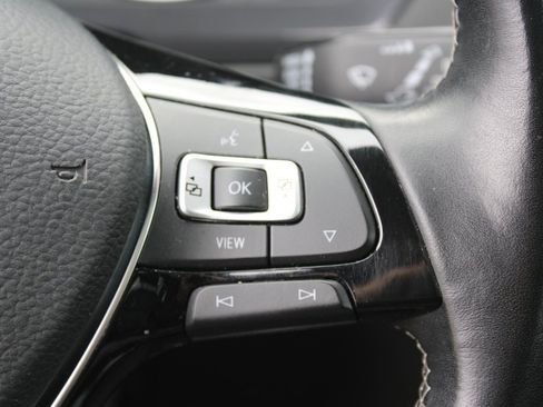 Used 2021 Volkswagen Tiguan SE R-Line image 15