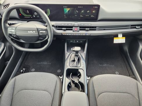 New 2025 Kia K4 LXS image 18