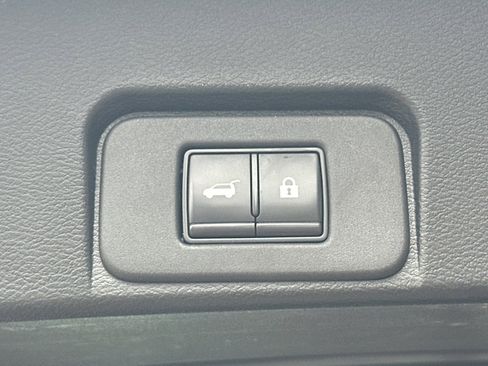 Used 2021 Nissan Rogue SL image 19