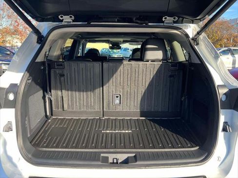 Certified 2025 Toyota Highlander Limited image 10