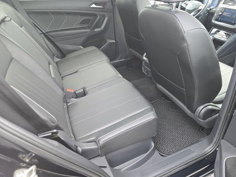 Certified 2023 Volkswagen Tiguan SE R-Line AWD/4WD image 16