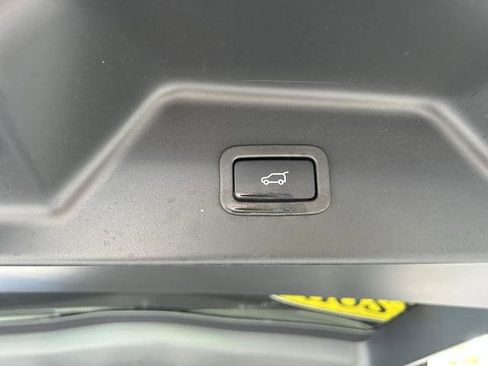 Used 2021 Land Rover Range Rover Westminster Edition image 17