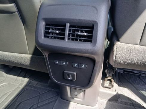 Certified 2024 Chevrolet Equinox Premier AWD/4WD image 29