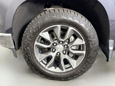 Used 2023 Chevrolet Silverado 1500 LT AWD/4WD image 38