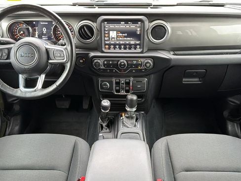 Used 2022 Jeep Wrangler Unlimited Sahara w/ Cold Weather Group AWD/4WD image 25