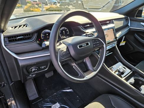 New 2026 Jeep Grand Cherokee L 4WD image 18