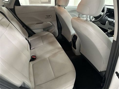 Used 2024 Hyundai Kona SEL image 17