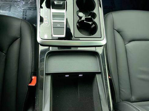Certified 2025 Audi Q7 3.0T Premium Plus image 9