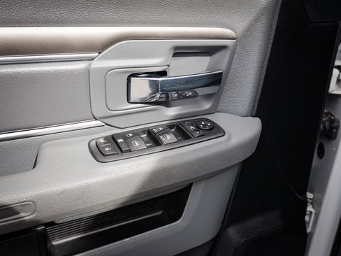 Used 2017 RAM 2500 SLT w/ Luxury Group AWD/4WD image 16