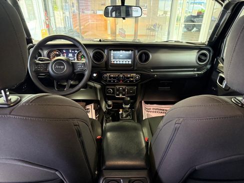 Used 2023 Jeep Gladiator Willys image 38