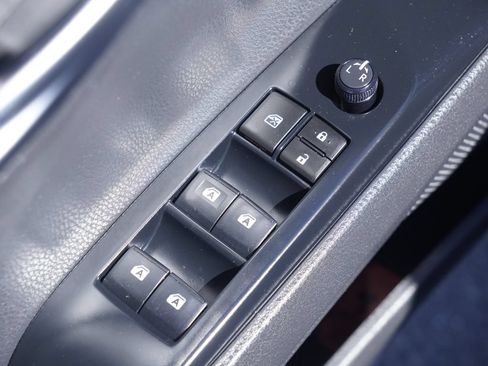 Used 2019 Toyota Camry SE FWD image 12