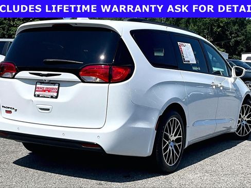 Used 2020 Chrysler Pacifica Touring-L w/ S Appearance Package FWD image 10