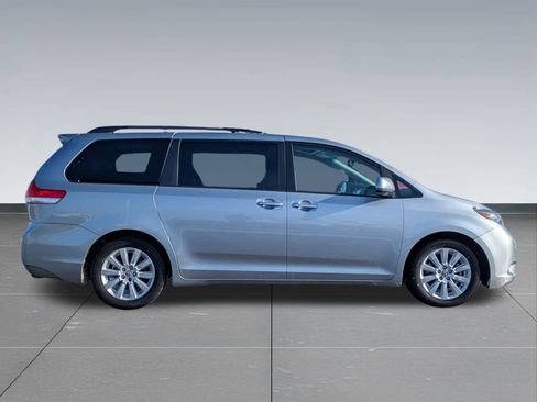 Used 2012 Toyota Sienna Limited image 7