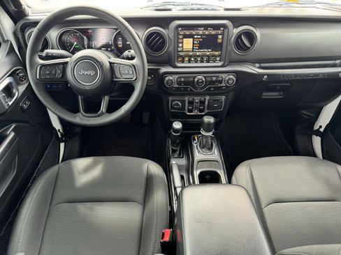 Used 2023 Jeep Wrangler Unlimited w/ Sun & Screen Package AWD/4WD image 11