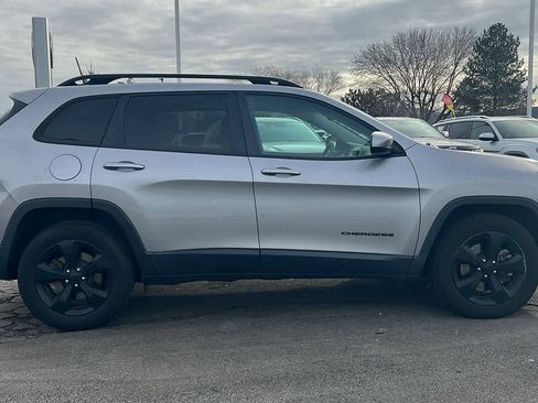 Used 2018 Jeep Cherokee Latitude w/ Altitude Package image 4