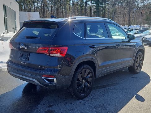 Certified 2023 Volkswagen Taos SE w/ Panoramic Sunroof Package image 3