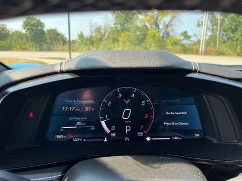 Used 2021 Chevrolet Corvette Stingray Coupe w/ 1LT RWD image 9