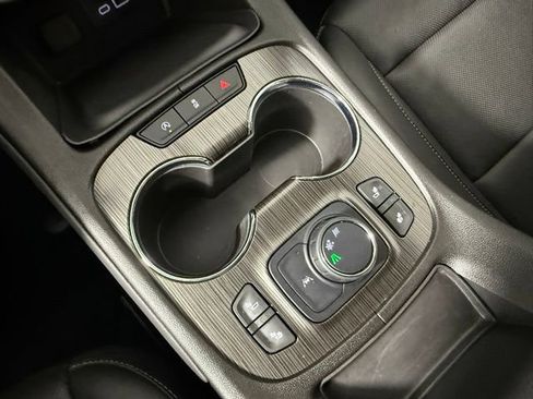 Used 2023 GMC Acadia SLT FWD image 25