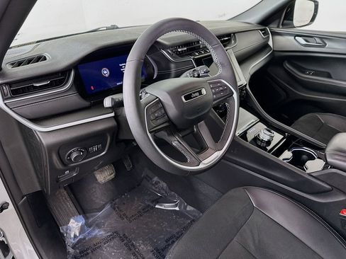 Certified 2023 Jeep Grand Cherokee L Laredo image 17