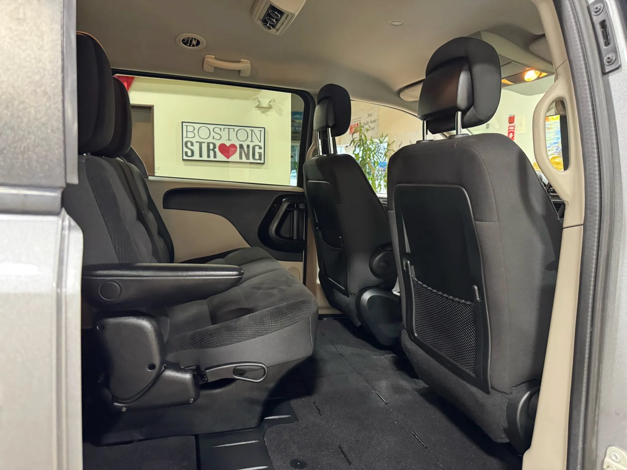 Used 2018 Dodge Grand Caravan SE FWD image 36