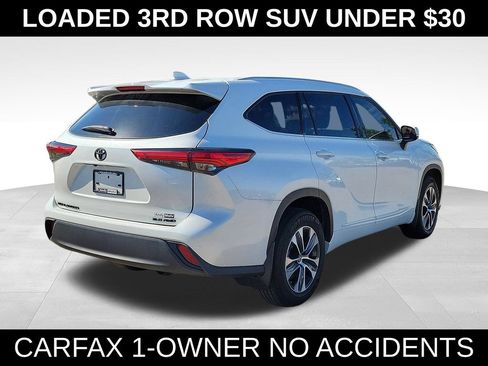 Used 2022 Toyota Highlander XLE AWD/4WD image 4