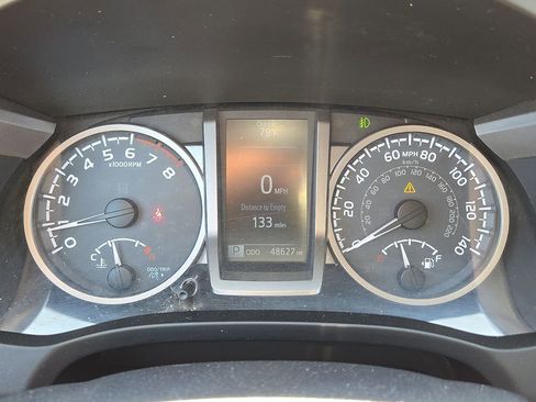 Used 2017 Toyota Tacoma SR5 w/ Tow Package image 25