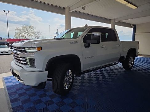 Used 2022 Chevrolet Silverado 3500 High Country w/ Safety Package II AWD/4WD image 3