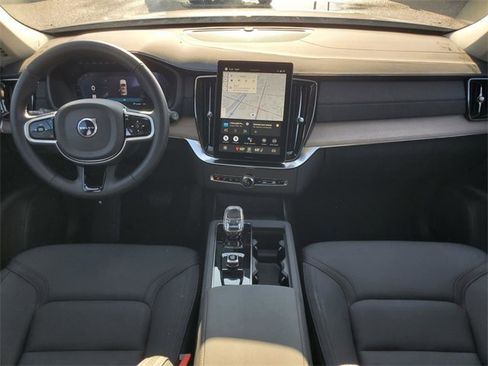 Used 2025 Volvo XC90 B6 Plus image 29