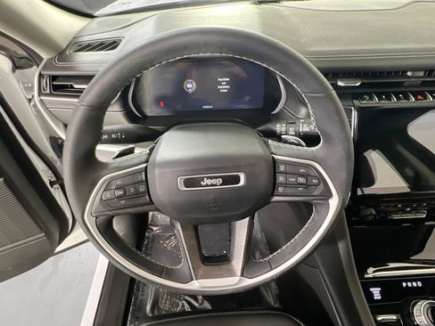 Used 2023 Jeep Grand Cherokee Limited w/ Luxury Tech Group II image 11