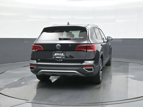 Used 2023 Volkswagen Taos SE w/ Panoramic Sunroof Package FWD image 6