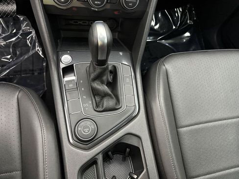 Used 2020 Volkswagen Tiguan SE w/ Panoramic Sunroof Package AWD/4WD image 23