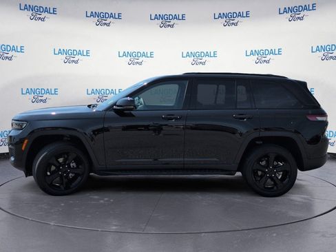 Used 2024 Jeep Grand Cherokee Altitude RWD image 10