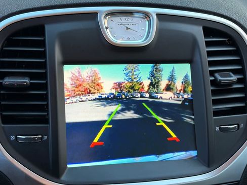 Used 2014 Chrysler 300 C image 21