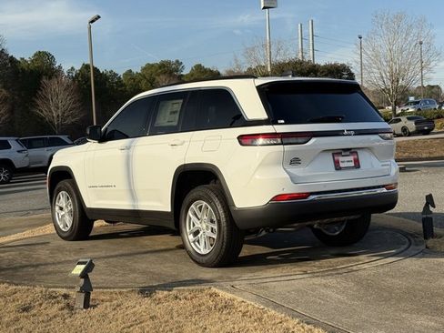 New 2025 Jeep Grand Cherokee Laredo image 5