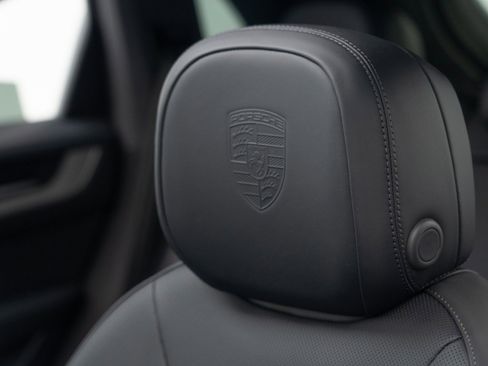 New 2026 Porsche Cayenne S image 19