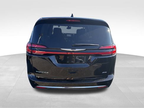 Used 2023 Chrysler Pacifica Touring-L w/ Uconnect Theater Family Group image 11