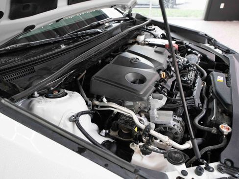 Used 2024 Toyota Camry SE image 31