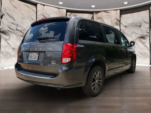 Used 2017 Dodge Grand Caravan SXT image 6
