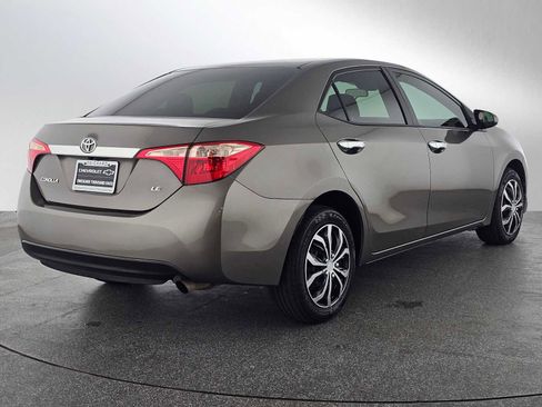 Used 2018 Toyota Corolla LE FWD image 3