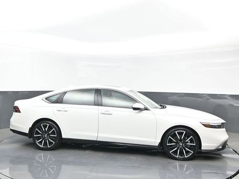 Certified 2023 Honda Accord Touring image 7