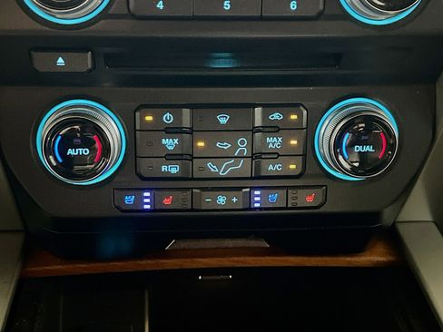 Used 2017 Ford F250 King Ranch w/ King Ranch Ultimate Package AWD/4WD image 12