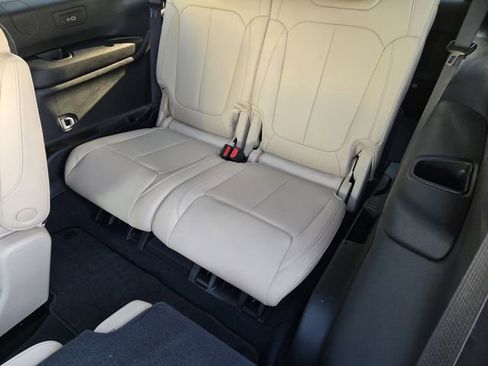 Certified 2023 Jeep Grand Cherokee L Limited image 32