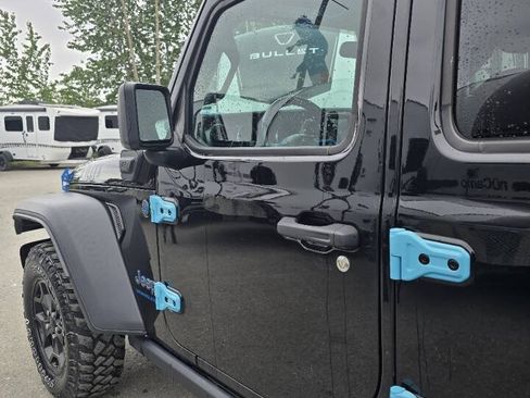 Used 2023 Jeep Wrangler Unlimited w/ Cold Weather Group AWD/4WD image 8