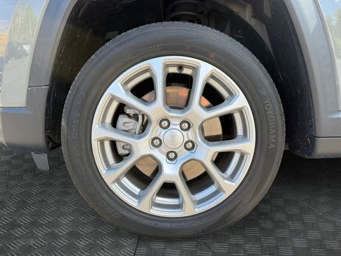 Used 2023 Jeep Compass Latitude w/ Sun and Sound Group AWD/4WD image 20