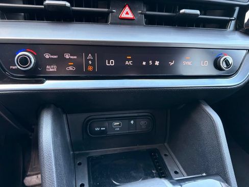 Used 2025 Kia Sportage EX FWD image 23