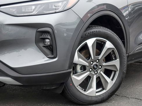 Certified 2025 Ford Escape Platinum AWD/4WD image 4