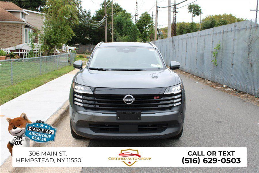 Used 2025 Nissan Kicks SR w/ Illumination Package FWD image 3